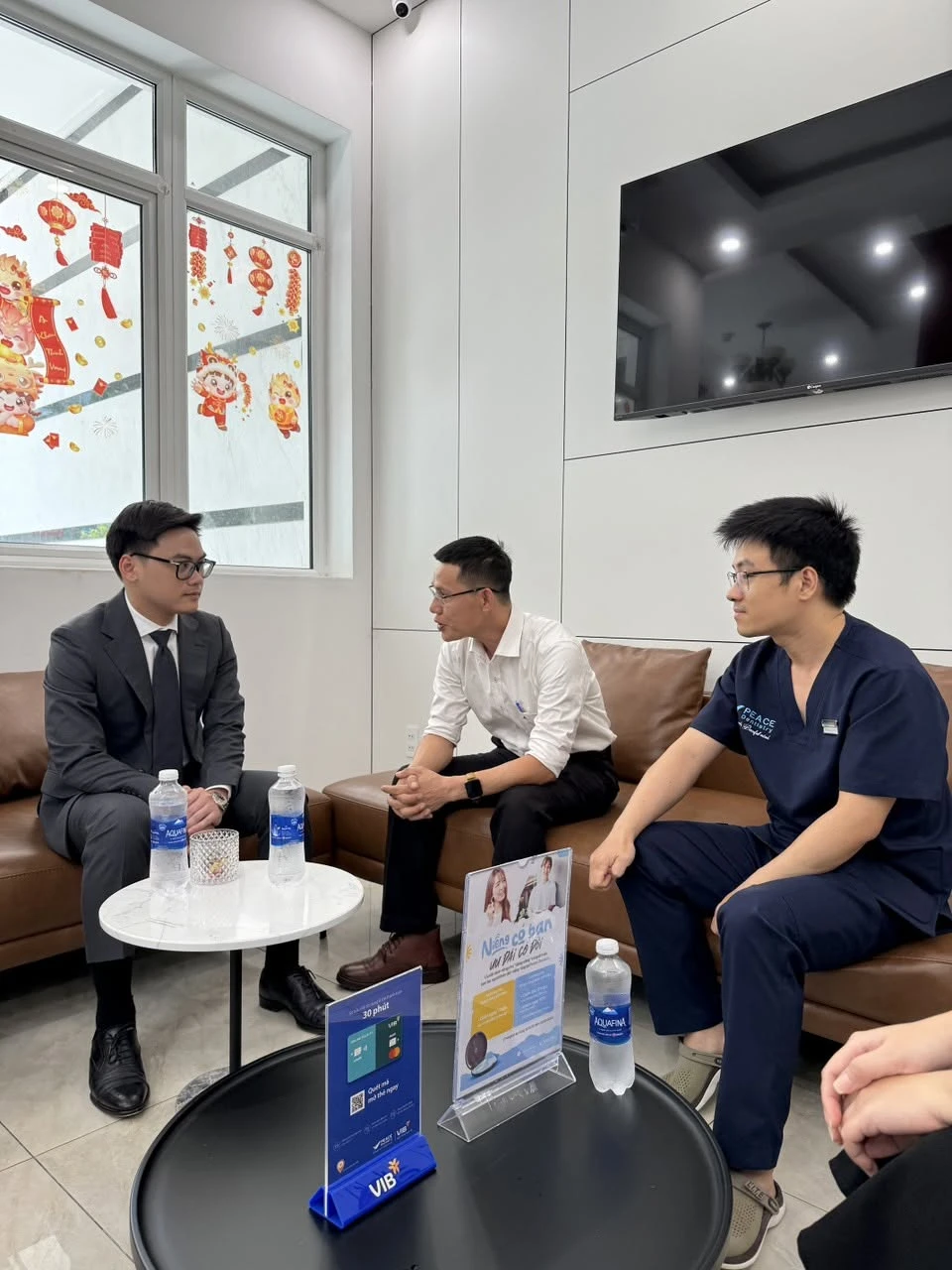 CEO Trịnh Duy làm việc cùng nha khoa đối tác